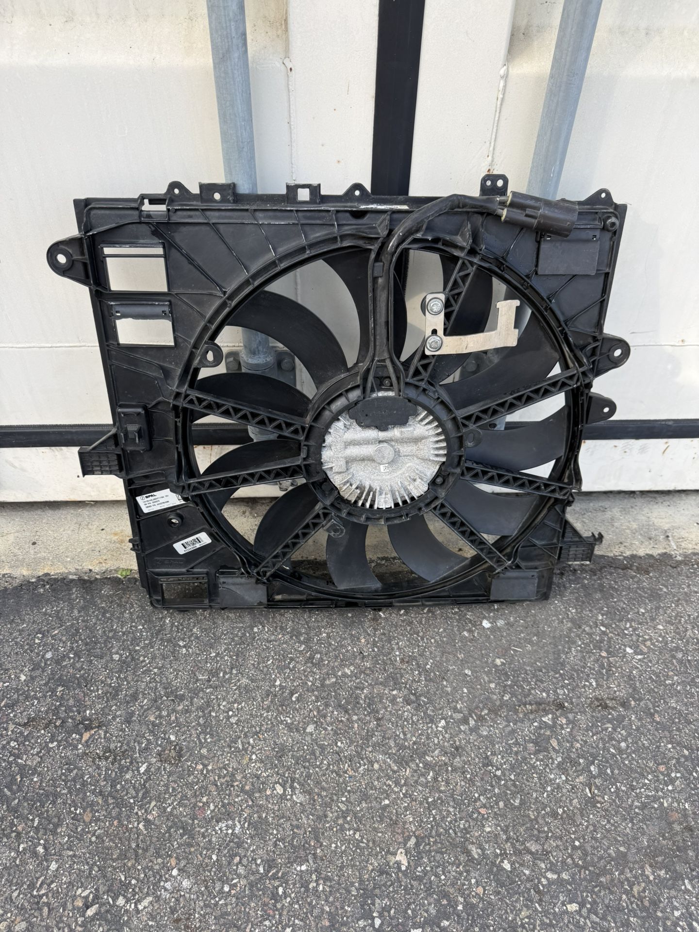 2016-2024 CHEVY CAMARO SS 6.2 L Engine Cooling Radiator Fan OEM