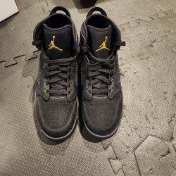 Brand New (No Box) Black & Gold Jordan Mars Men's 11.5