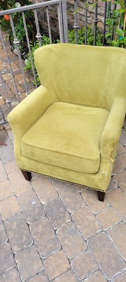 Green velvet chair - Vintage with wear 