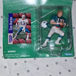 New In Clam Shell Package Collectible Dan Marino Miami Dolphines "1997" Starting Line-up Football Action Figurine 