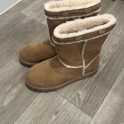 Beige Uggs Size 8 1/2