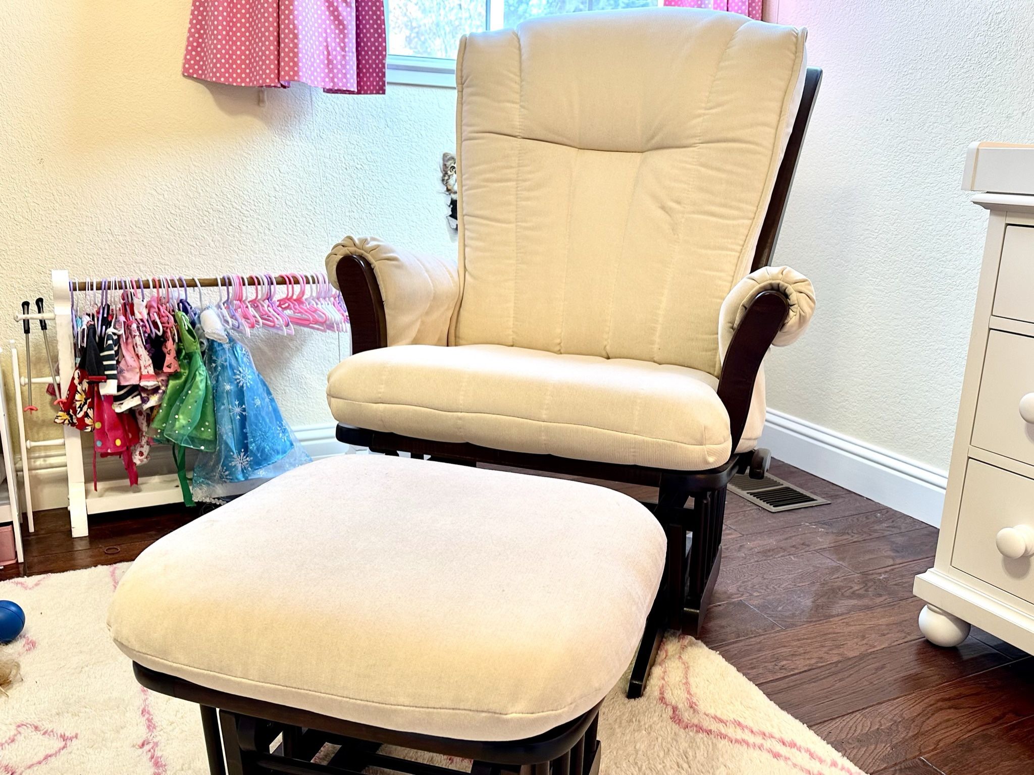 Dutailier XL Glider Multi Position Lock and Recline Combo with Ottoman. Espresso wood finish.