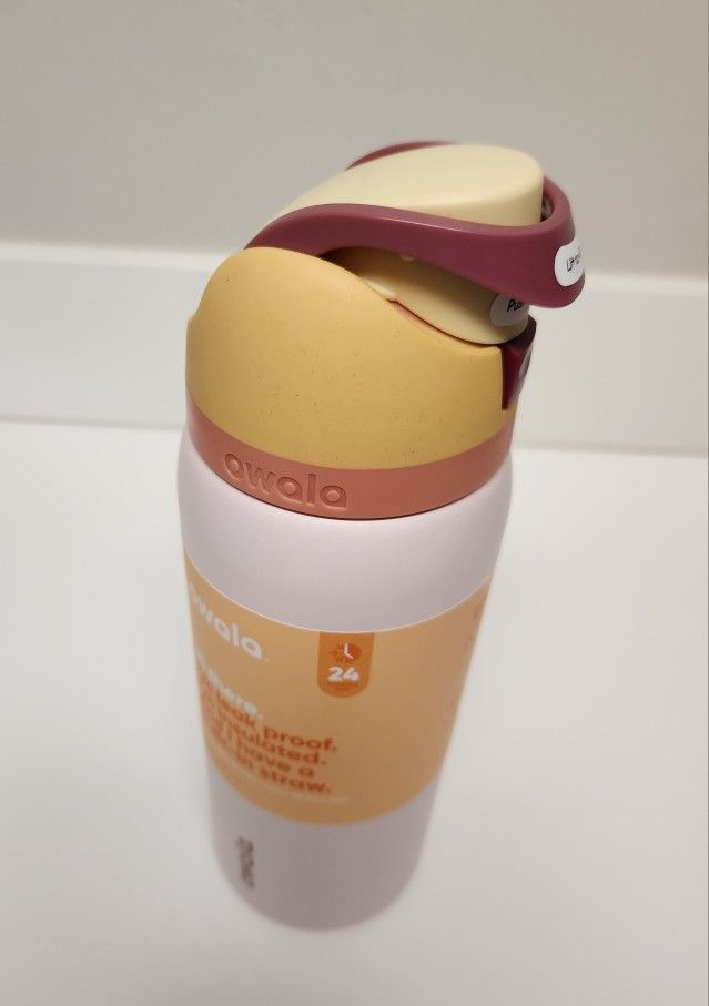 New Owala 32oz free sip insulated stainless steel water bottle.