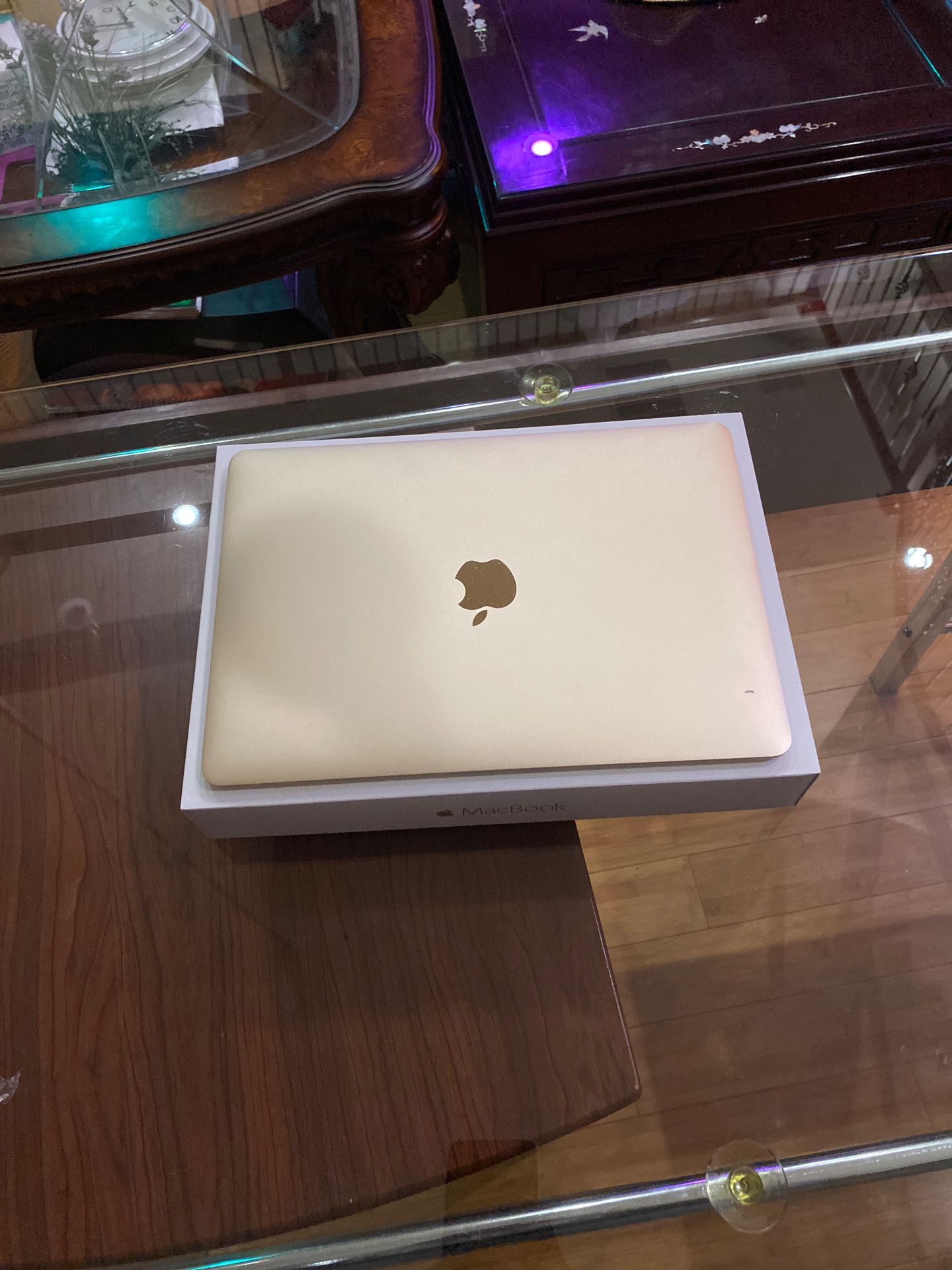 12 inch Macbook Gold 256gb
