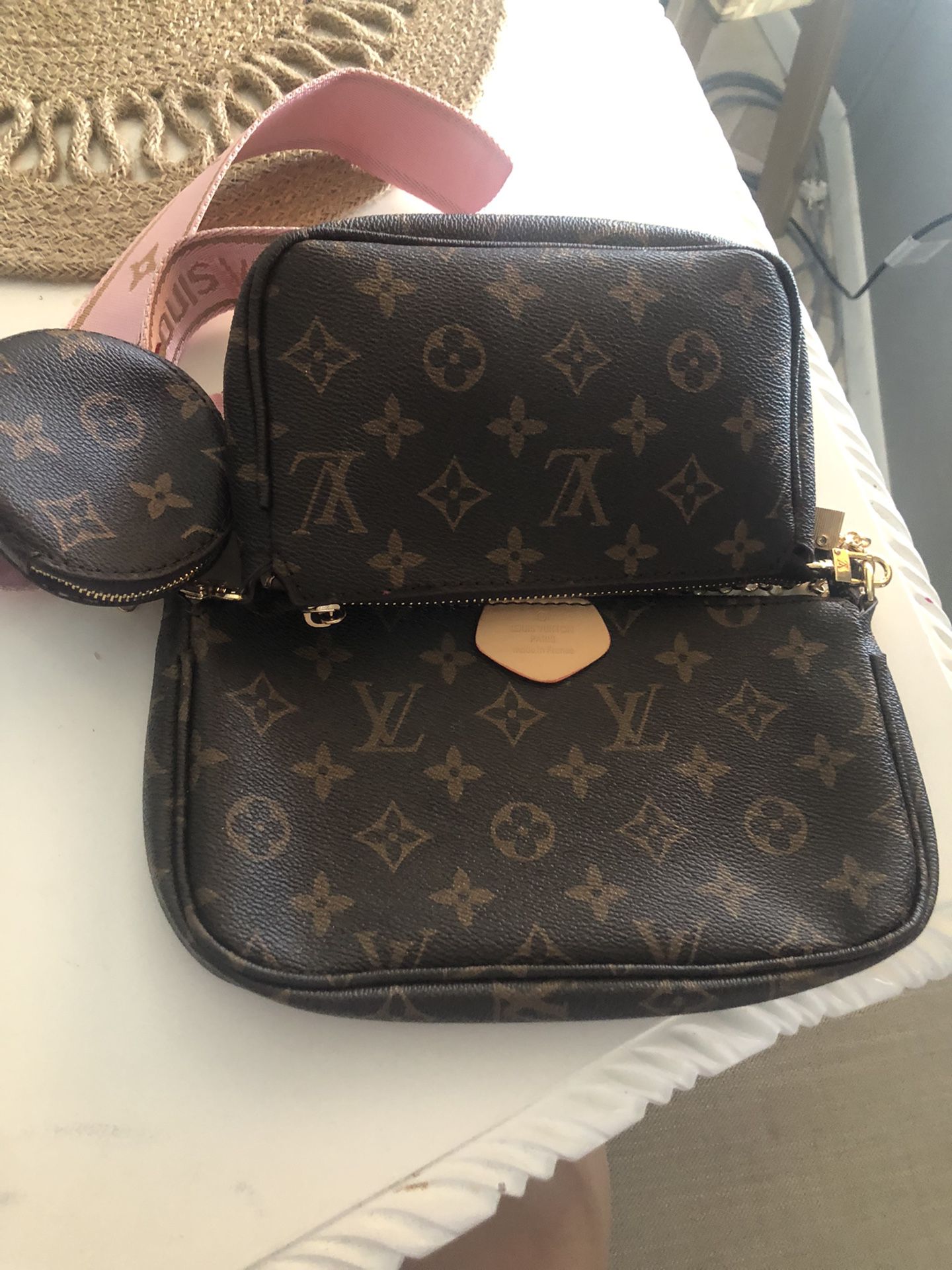 Louis Vuitton purse for sale $480 for Sale in Salem, OR - OfferUp