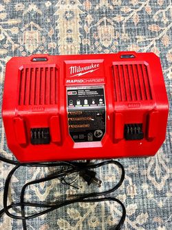 Milwaukee M18 Dual Bay Rapid Charger