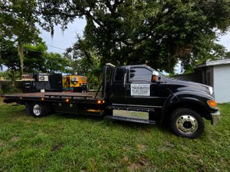 Ford F650 tow truck