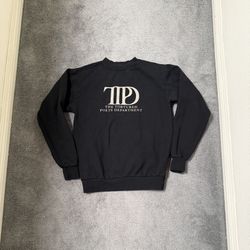 Black Taylor Swift crewneck sweatshirt. 100% cotton.