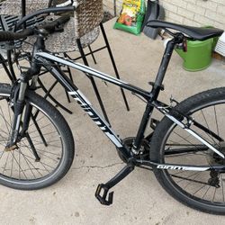 Giant Mountain Bike 27.5” Hardtail