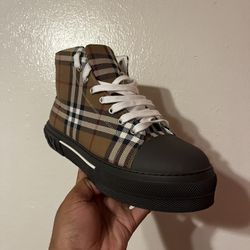 200$ BURBERRYS PICK UP ONLY