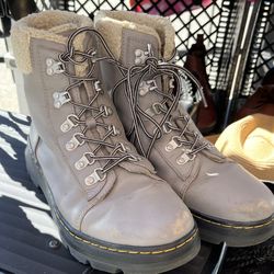 Women’s Size 10 Doc Martens Boots