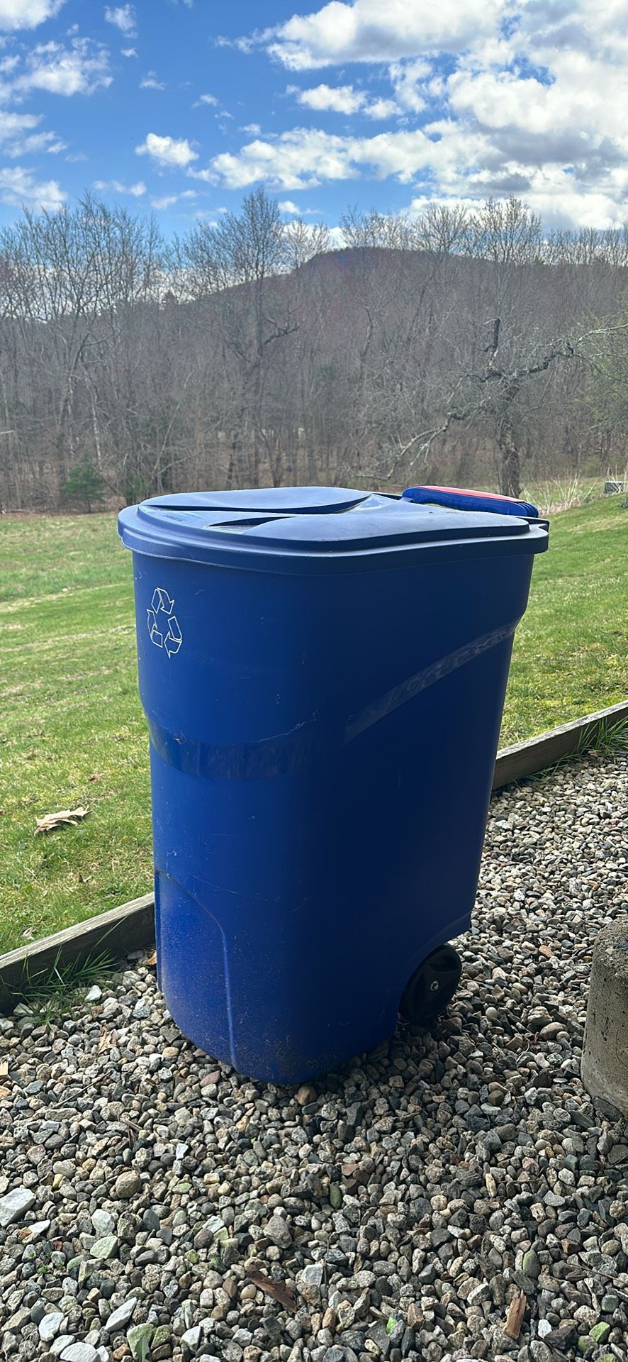 45 Gallon Rubbermaid Recycling Bin With Lid And Wheels