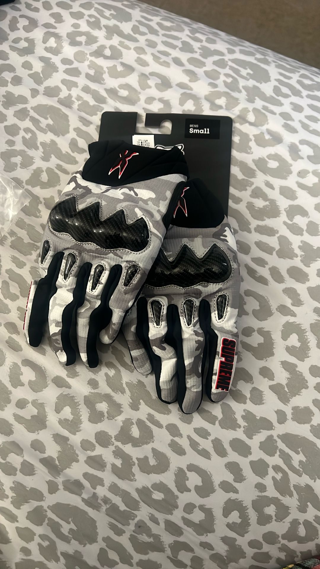 SUPREME DMX FOX GLOVES