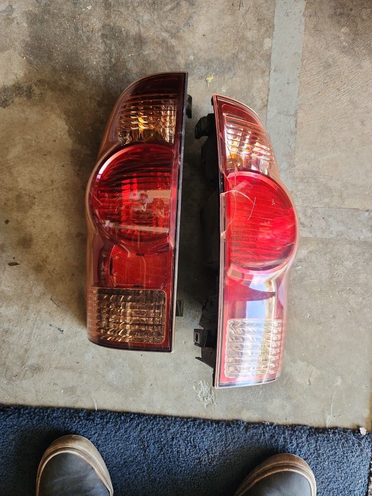 oem 2006 toyota tacoma tail light assembly