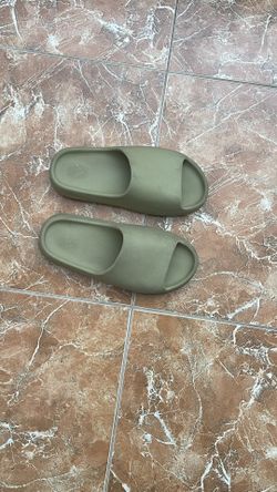 Yeezy Slides Size 12