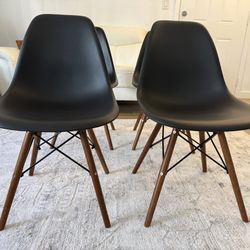 4 - Mid-Century Modern / Eames Style.