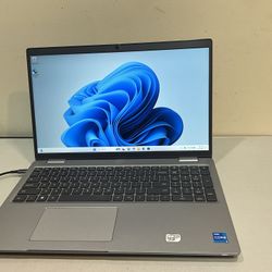 Dell Latitude 5520 15.6" Intel Core i5-1135G7 2.4Ghz 8GB RAM 256GB SSD windows 11 pro .  With Charger 