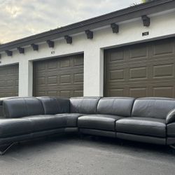 Couch/Sofa Sectional - Like new - Recliners - Delivery Available 🚛