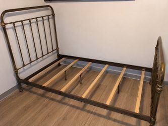 NEED GONE ASAP antique iron/steel bed with a spindle headboard.