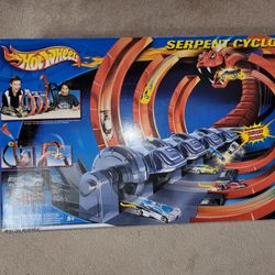 Hot Wheels Serpent Cyclone Playset