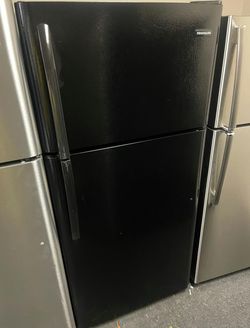 Frigidaire Top Freezer Refrigerator Black