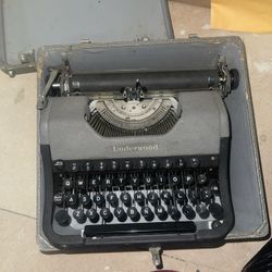 1930’s “underwood” typewriter with case