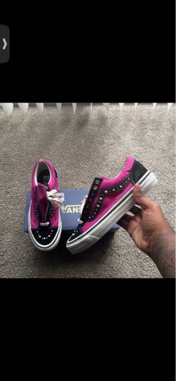 Pearlized Vans Low-Top Sneakers Pink Black Studded