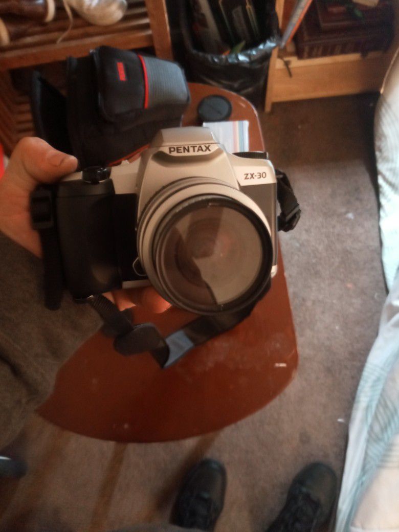 Pentax Zx-30 35 mm Camera 