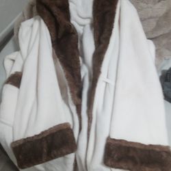 Plush Women's Bath Robe