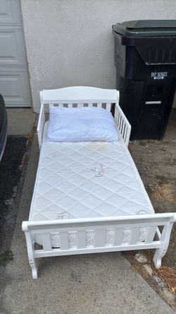Toddler bed with mattress