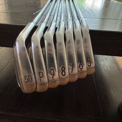 Titlist T100 Iron Set 52, P-5 For Left Hand 