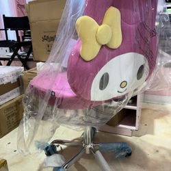 Hello Kitty Chair And Make Up