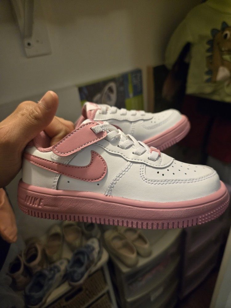 Nike Toddler Size 10 Shoes