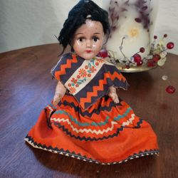 Vintage Composition South American or Seminole Indian folk art / tourist doll with traditional costume, 1(contact info removed)