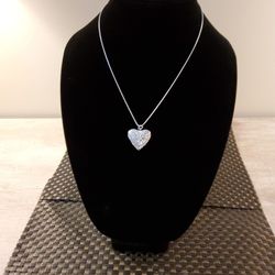 New Necklaces Its Very Beautiful  .      Size  . 10" .