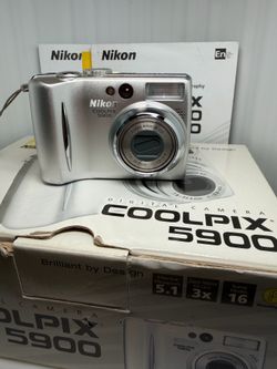 Nikon Coolpix 5900 Digital Camera Like New