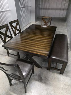Dining table set