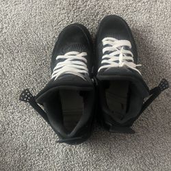 black cat jordan 4