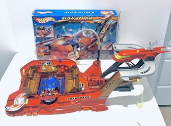 Vintage Hot Wheels Alien Attack Play Set- Complete & Working Very Well