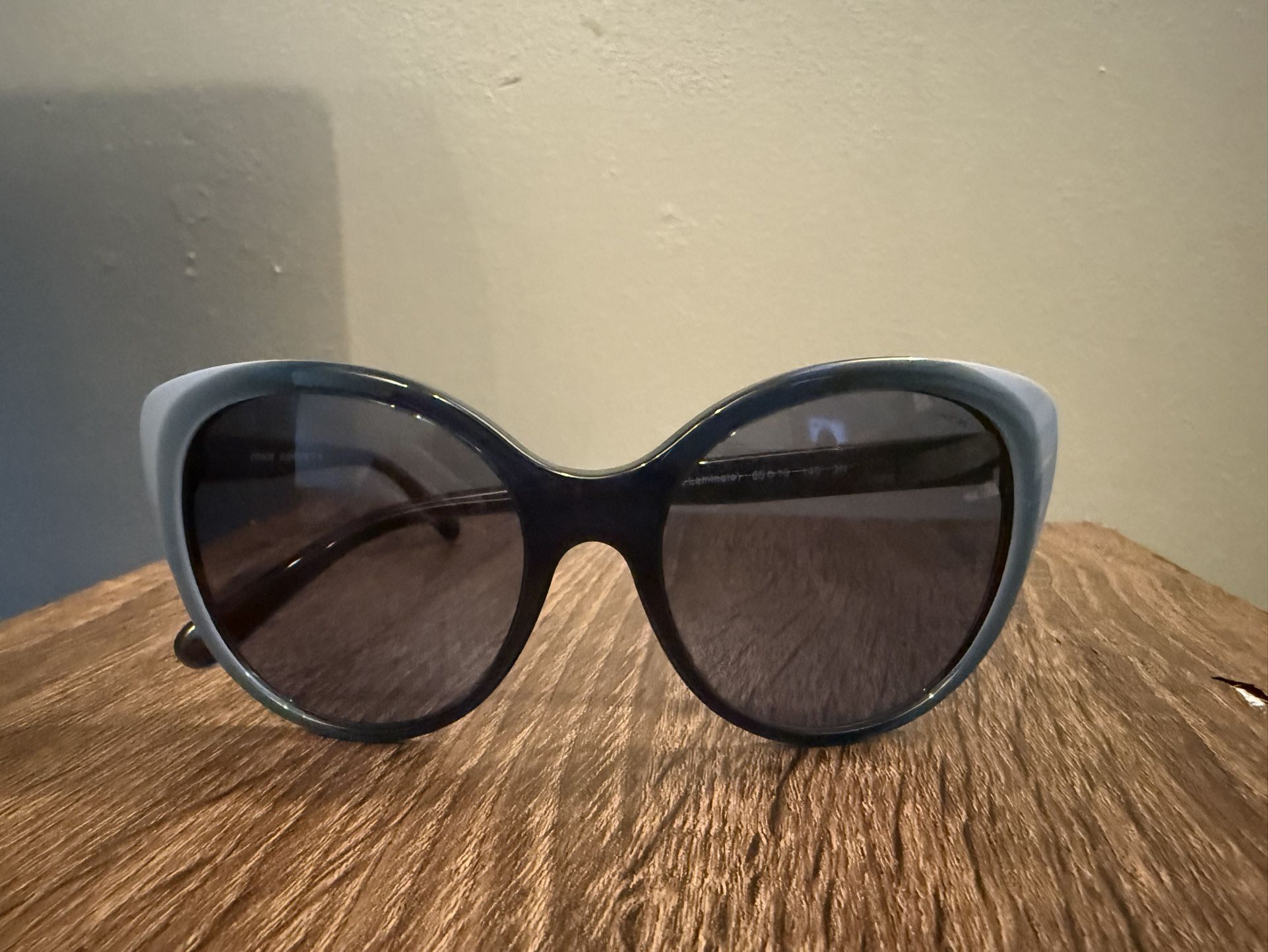 Coach Cat-eyed Two-toned Sunglasses 