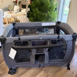 Portable Playpen Foldable Playard for Baby and Toddler Mattress, Changing Table for Newborn - CLEAN