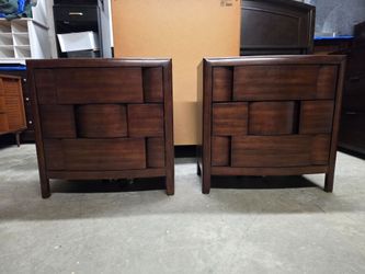 Like New Set of 2 Rustic Style Chestnut Nightstands
