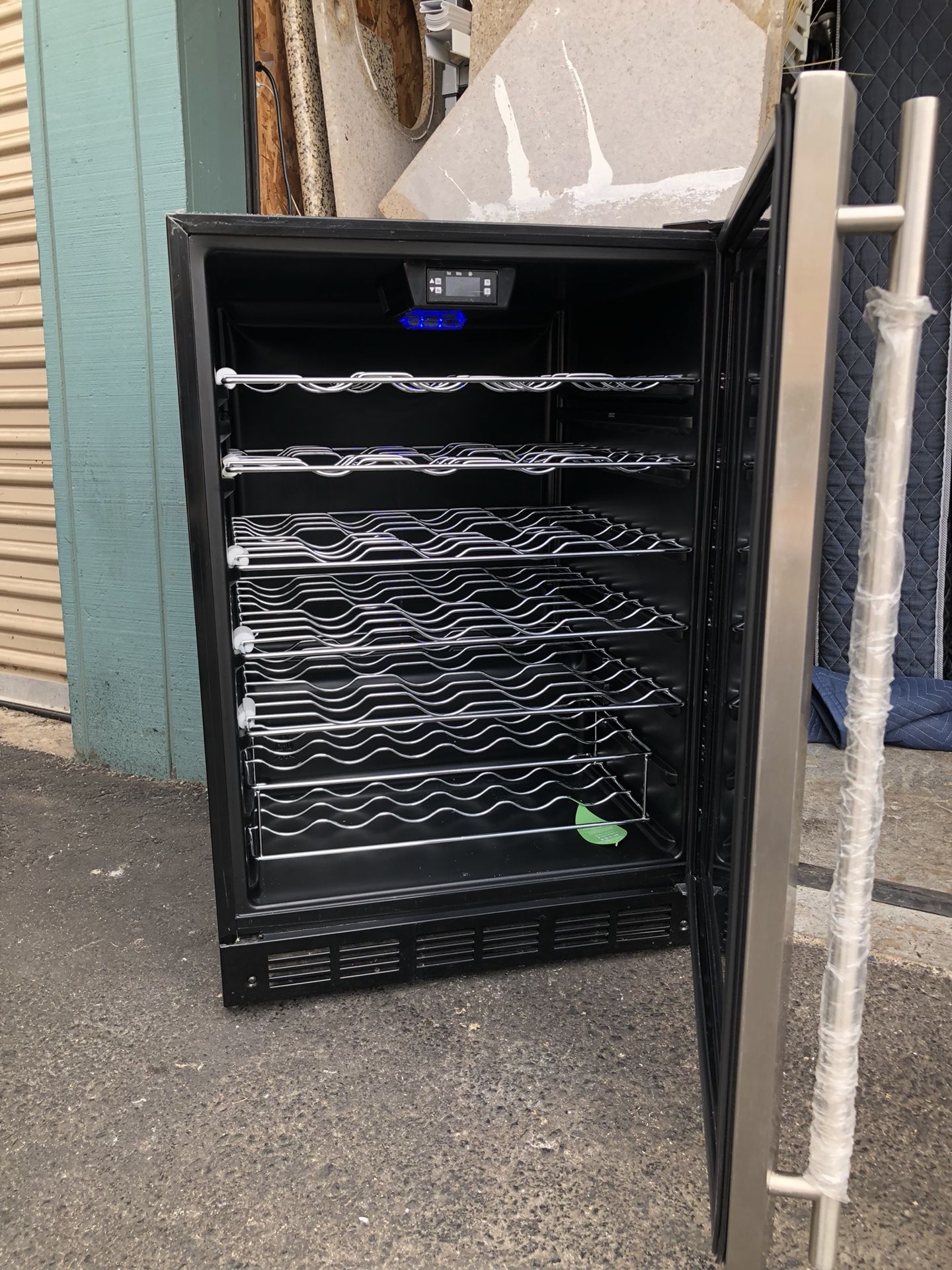 VIssani MCWC50DST wine & beverage cooler W23”backward 22”1/4 tall 33”1/