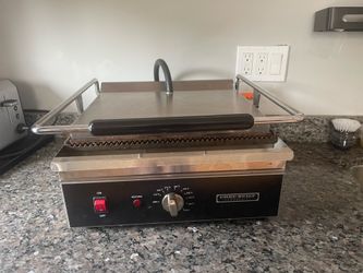 CHEF BUILT 15” X 11” Cast Iron Panini Grill Ribbed 1800 watt