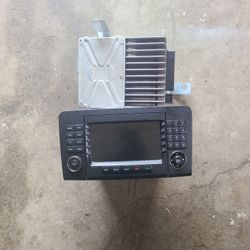 OEM Mercedes ML350 Radio & Amp