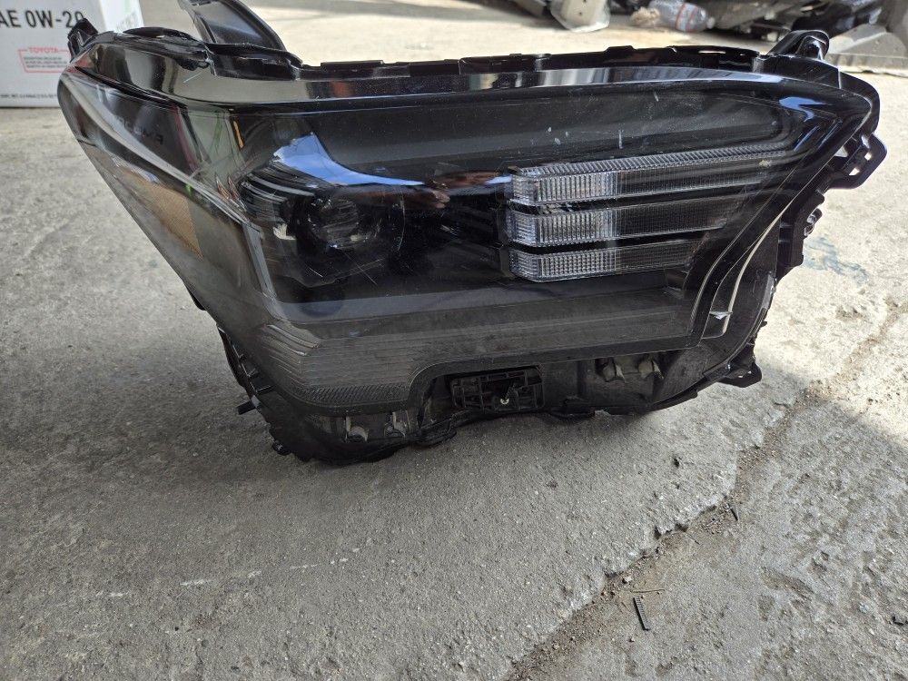 2025 Toyota Tacoma Passenger Headlight Usable Price $199