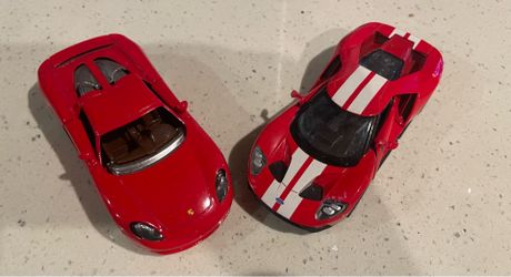 toys 2006 and 2017  Porsche Carrera and   Ford get die cast 1:38