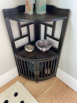Corner table
