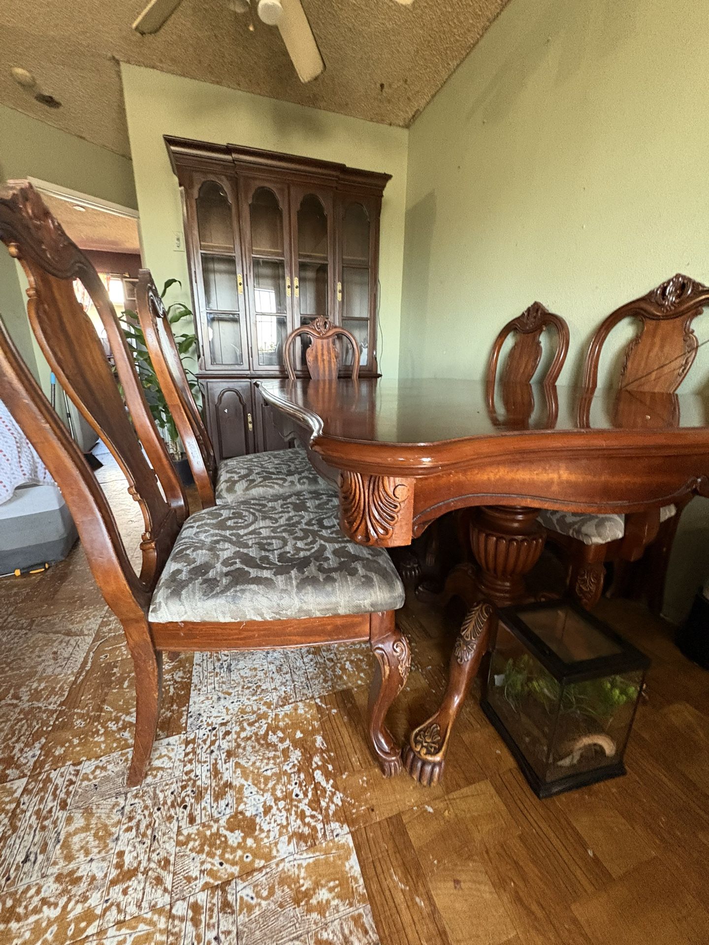 China Cabinet & Table