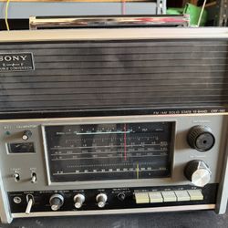 vintage Sony CRF-160 solid-state 13-band radio receiver
